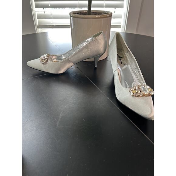 Annie Silver Satin Heels w/ Diamond Embellishments – Brand New in Box, Size 8.5 - Picture 5 of 7
